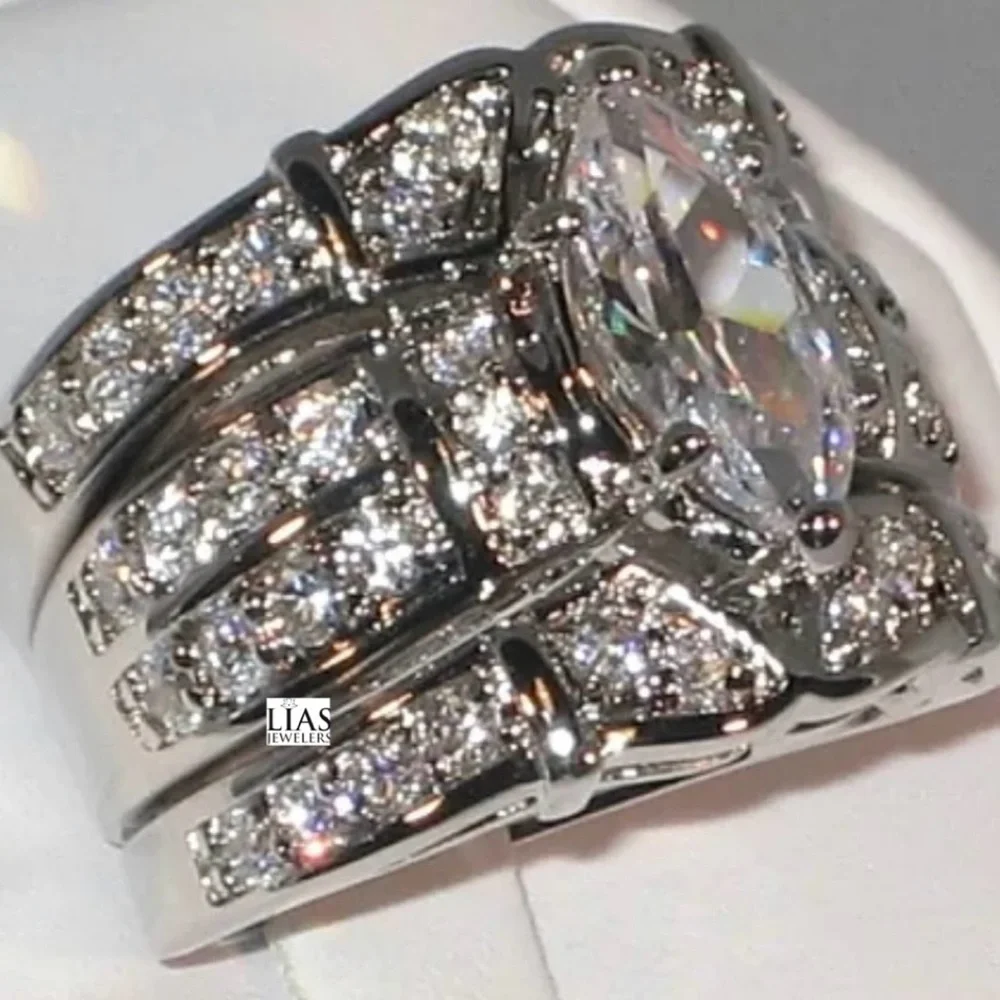 New 18k white gold wedding ring set